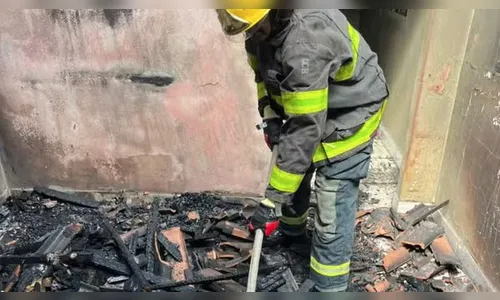 Casa pega fogo pela segunda vez e mulher tem 60% do corpo queimado ao tentar salvar imóvel em MG