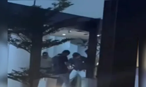 Professor de faculdade é preso acusado de vazar nudes de aluna