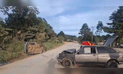 Colisão entre dois carros deixa cinco feridos na PR-090 em Castro