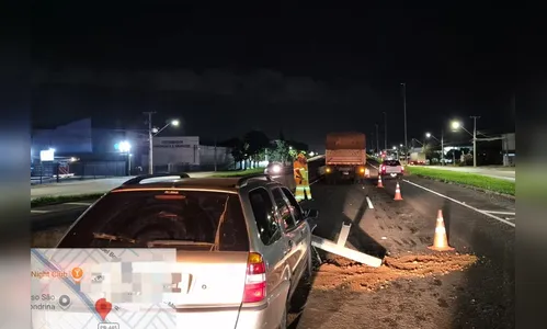 Batida entre carro de Arapongas e carreta na PR-445 deixa dois feridos