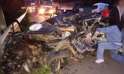 Acidente entre carro e carreta deixa três mortos da mesma família na BR-116