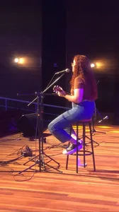 Aimee Silva Amaral, que representou o Campus Apucarana na fase final do Festival Melodia, que aconteceu no Campus Guarapuava em 2025