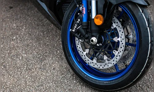 Motociclista empina moto, foge da polícia e sofre acidente em Mauá da Serra