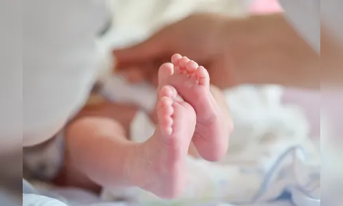 Casal é preso por torturar e violentar filho recém-nascido