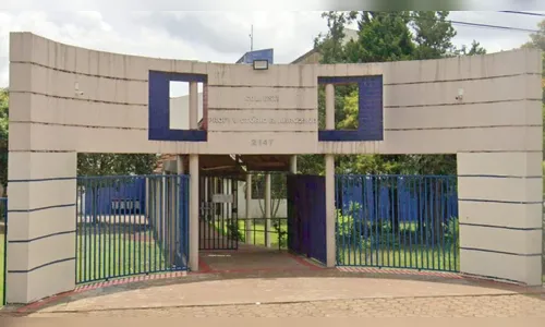 Aluno é flagrado tentando entrar em colégio portando uma faca no PR