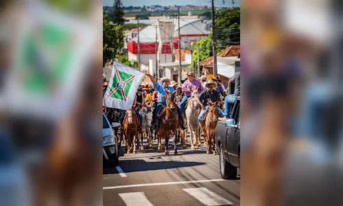 Cavalgada do Trabalhador reúne cavaleiros e amazonas em Jandaia do Sul