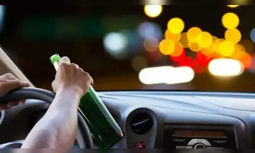 PM flagra motorista bebendo cerveja ao volante em São João do Ivaí