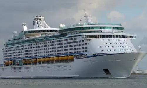 Conheça o milionário que vive no mar há 25 anos e não consegue mais andar em terra firme