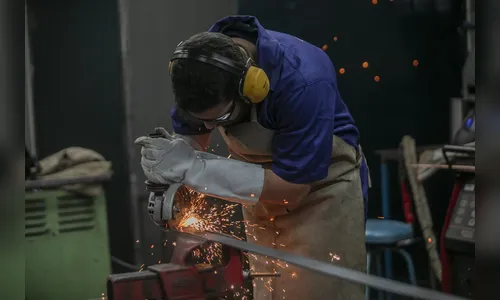 Dia do Metalúrgico evidencia setor com 11 mil empregos e que sustenta cadeias estratégicas no Paraná