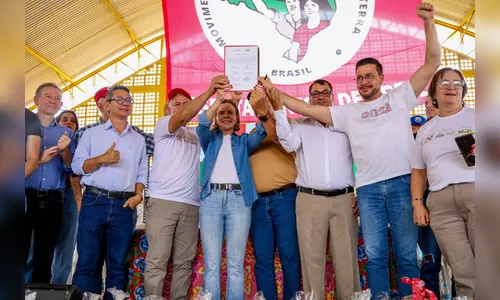 Assentamento 8 de Abril celebra anúncio de 29 km de asfalto entre Godoy Moreira e Arapuã
