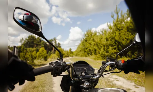 Dupla de moto rouba R$ 9 mil de homem que ia comprar carro em Califórnia