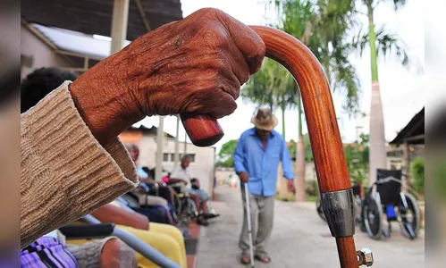 Aposentados com 65 anos ou mais têm direito a isenção adicional no IR 2026? Entenda