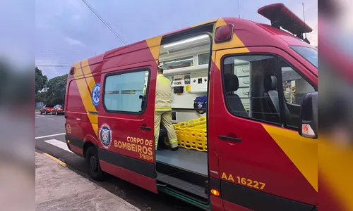 Motociclista de 23 anos fica ferido em acidente com carro em Apucarana