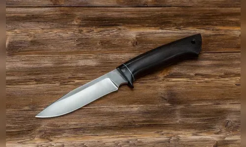 Homem é preso após empurrar mulher e ameaçá-la raspando faca no portão em Apucarana