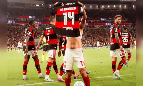 Arrascaeta homenageia Oscar Schmidt, lenda do basquete após vitória do Flamengo
