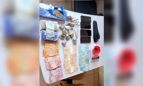 Casal é preso com 2kg de maconha e quase R$ 14 mil em Arapongas
