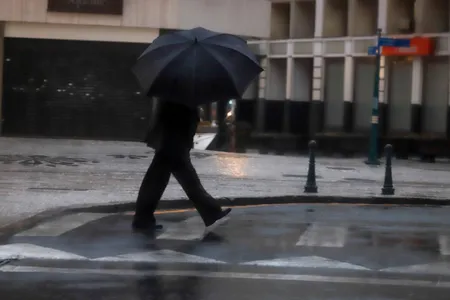 Frio começa a diminuir nesta quarta-feira e chuvas se aproximam