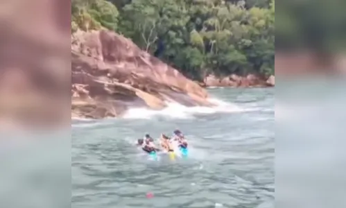 Grupo de turistas é resgatado após canoas começarem a afundar no litoral de SP