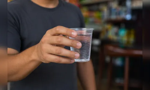 Homem mata colega de trabalho após briga por copo de água; entenda