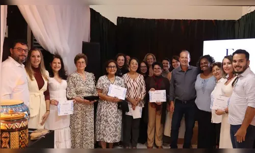Exposição de pintura em faiança e porcelana em Ivaiporã segue até sexta-feira