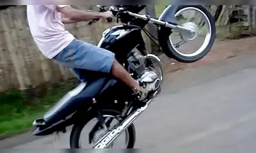 PM apreende motocicleta irregular após direção perigosa em São João do Ivaí