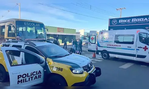 Motociclista fica ferido após batida com ônibus escolar em Faxinal