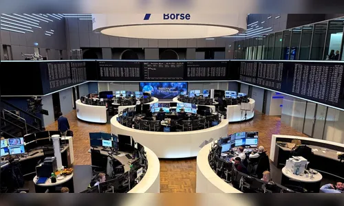 Bolsas europeias recuam pressionadas por tensões no Oriente Médio e balanços