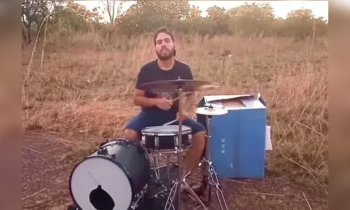 Denunciado por vizinho, músico leva bateria para o meio do mato no Tocantins