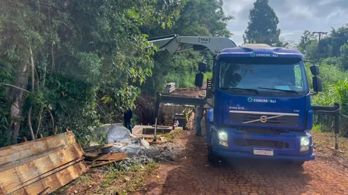 O bloqueio é necessário para a etapa de concretagem da nova estrutura.