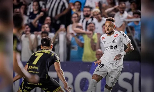 Neymar discute com torcedores após empate do Santos na Vila Belmiro
