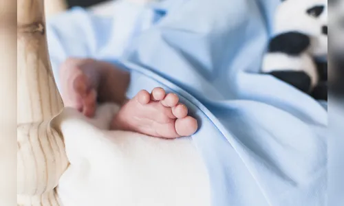 Polícia britânica prende chefe de hospital onde enfermeira assassinou sete bebês