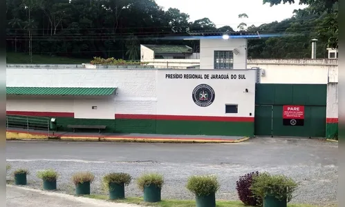 Casal é preso em SC suspeito de abusar sexualmente de pessoas surdas por 9 anos