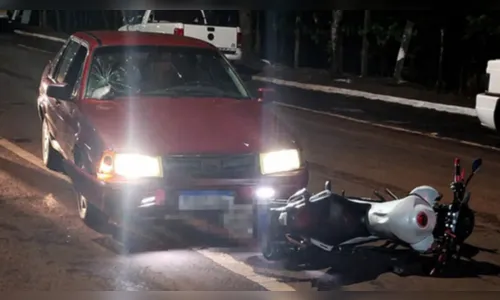 Colisão entre motocicleta e carro deixa mulher ferida no centro de Borrazópolis