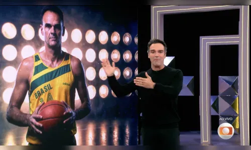 Tadeu Schmidt chora ao comandar o BBB 26 após a morte do irmão, Oscar Schmidt; veja vídeo