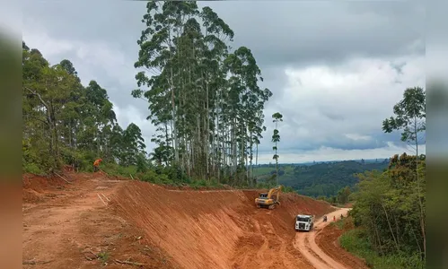 Trecho da PR-092 é interditado devido a risco de deslizamento de terra