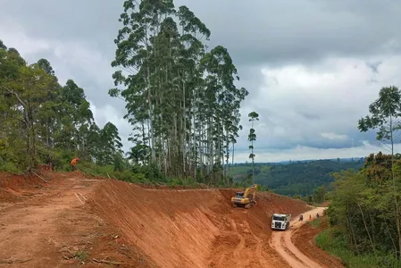 Trecho da rodovia foi interditado neste domingo