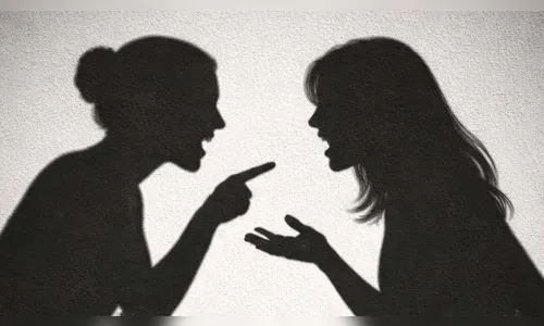 Filha é presa após ameaçar mãe e causar danos na residência