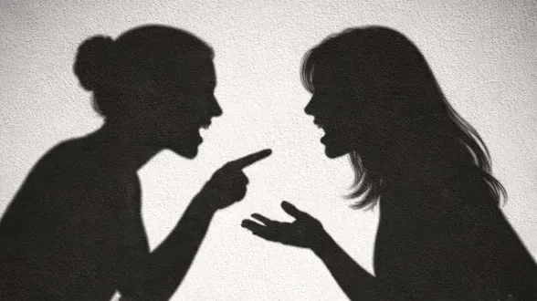 Filha é presa após ameaçar mãe e causar danos na residência