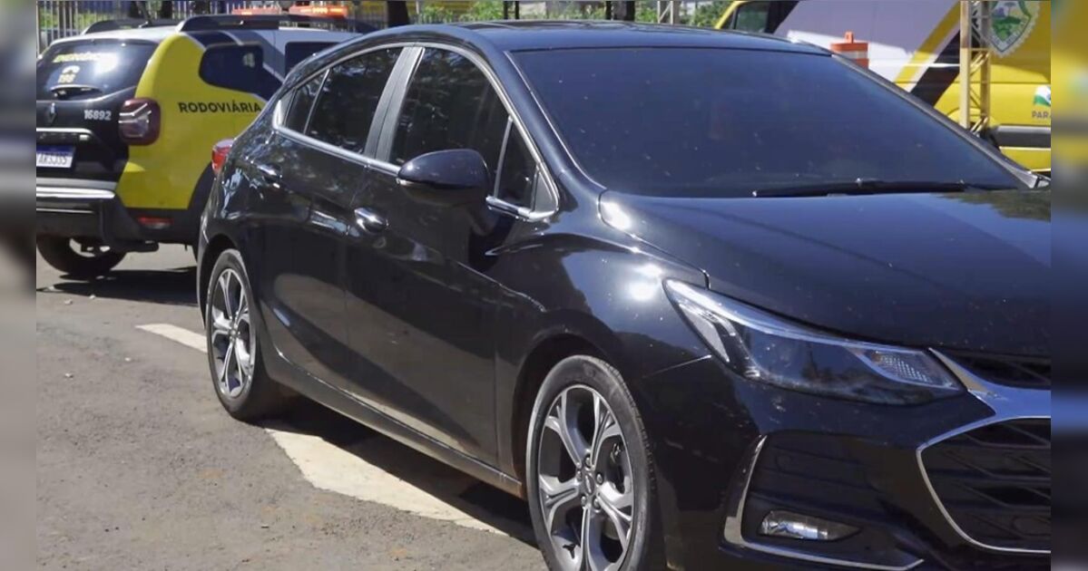 Polícia persegue carro em fuga por 15 km e descobre adolescente ao volante no PR