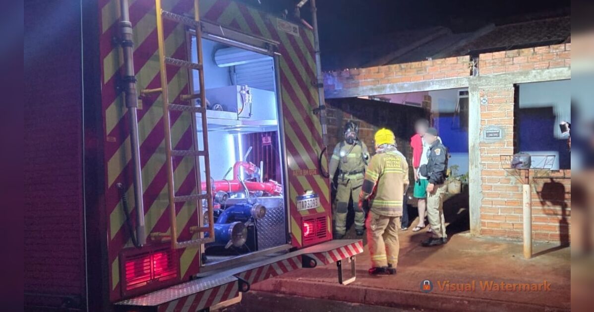 Moradores incendeiam casa após confusão no Sumatra em Apucar