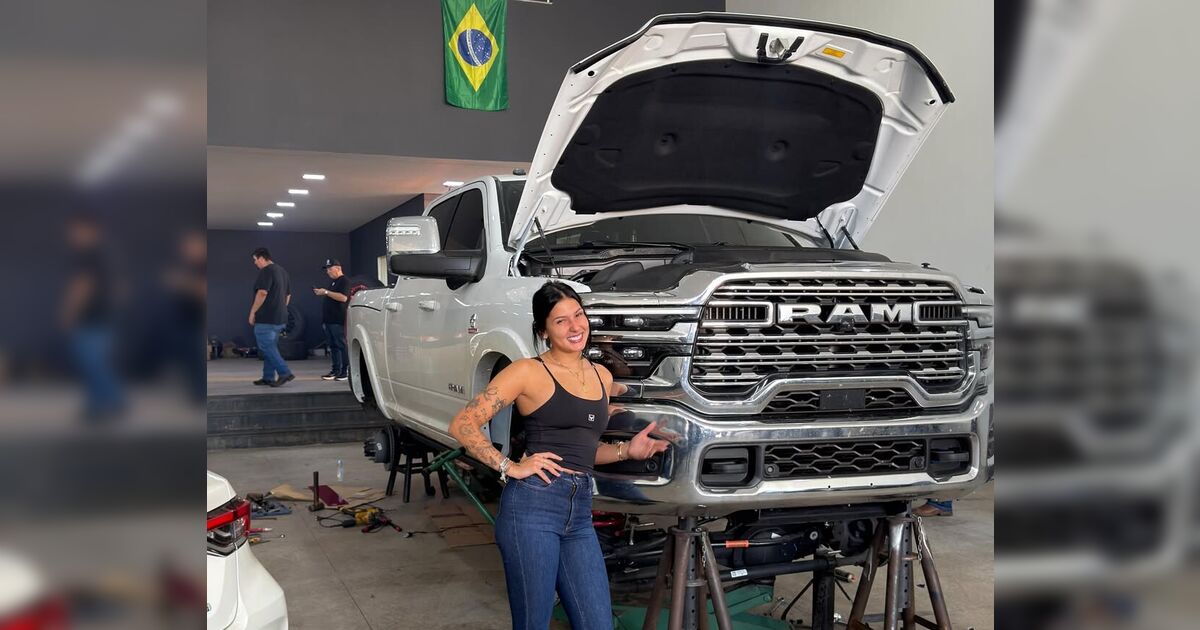 Ana Castela viaja mil quilômetros para customizar caminhonete