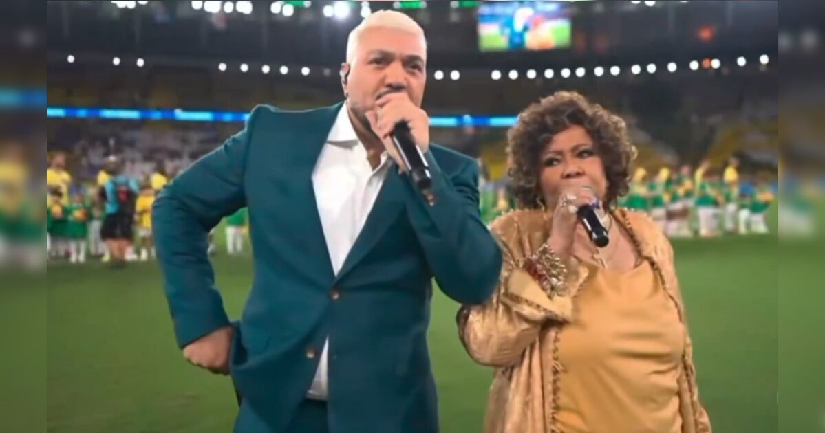 Belo e Alcione viram meme ao cantarem em amistoso: 'Deixaram o hino morrer'