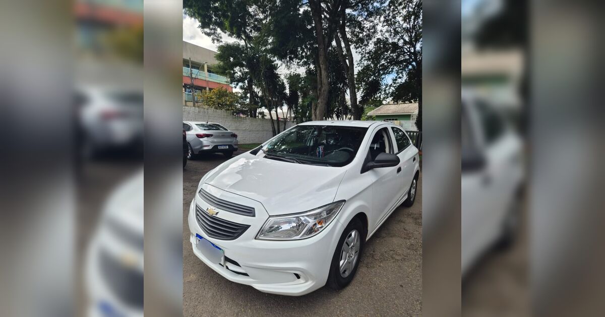 Carro oficial furtado é flagrado operando como Uber na região