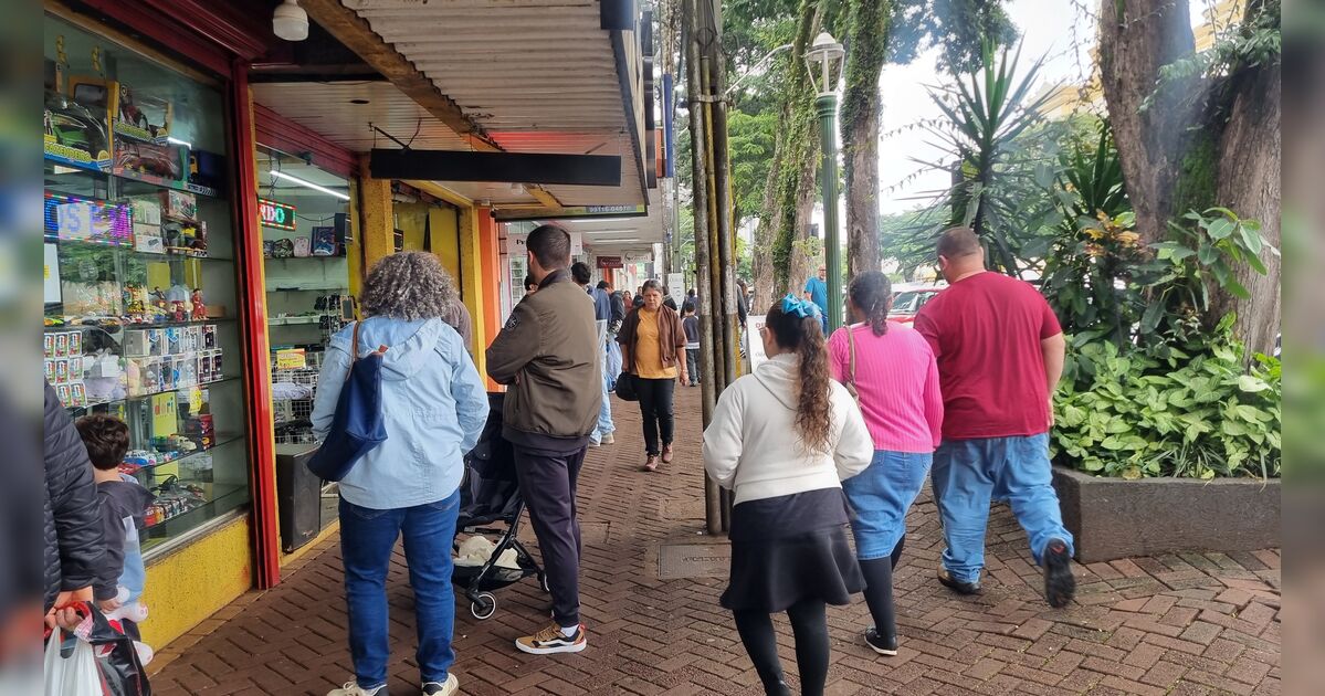 Dia dos Namorados: Procon orienta consumidores para compras 