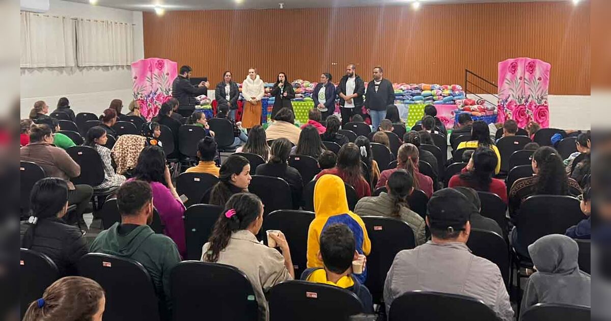 Prefeitura de Ivaiporã entrega mantas a crianças e adolescen