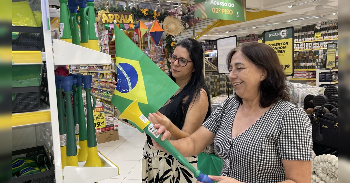 De troca de figurinhas a churros verde e amarelo: Copa movimenta comércio em Apucarana