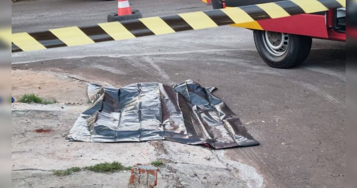 Menino de 12 anos morre após ser atropelado por caminhão no 