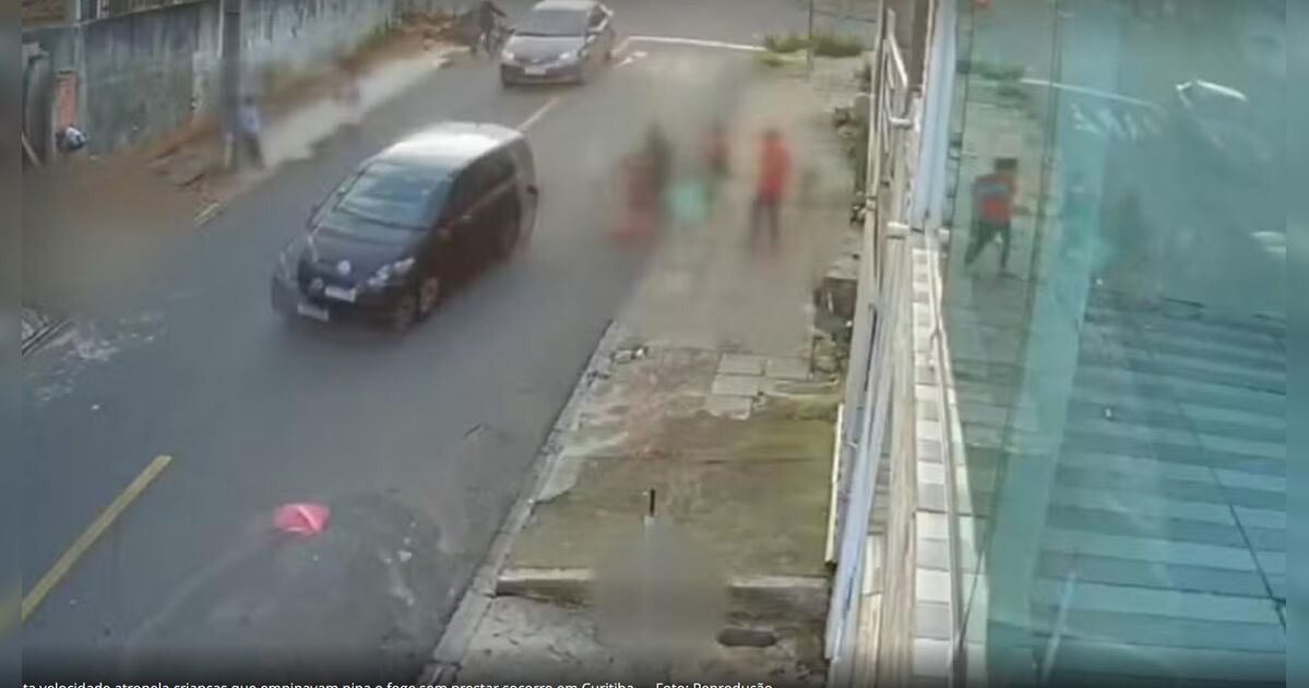 Motorista atropela crianças que empinavam pipa e foge sem pr