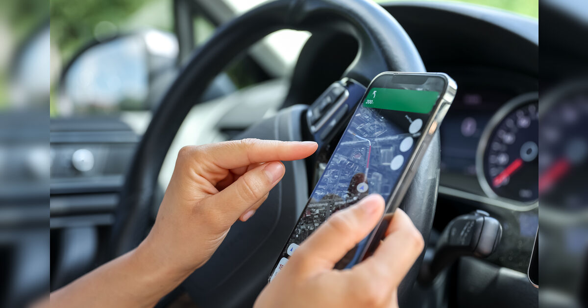 Falso cliente furta iPhone 17 de motorista de apli