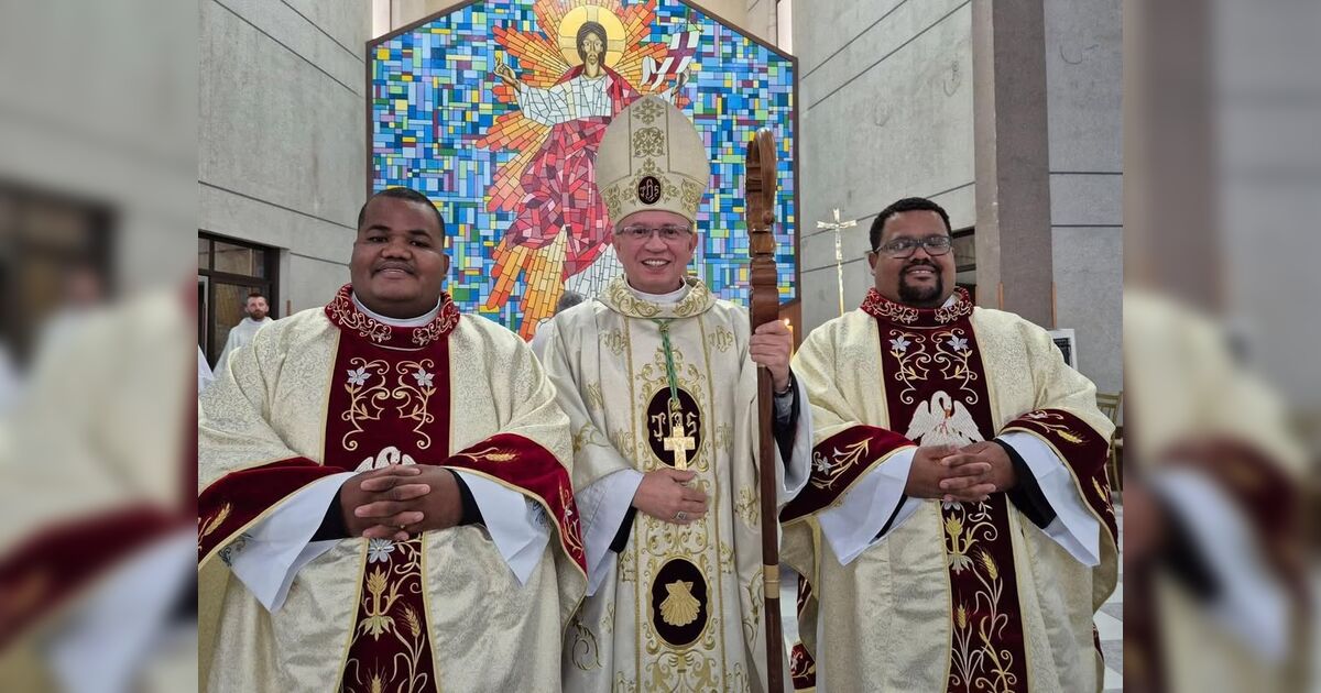 Irmãos são ordenados padres no mesmo dia e na igreja em que cresceram no PR